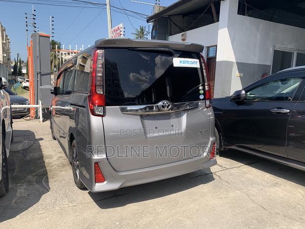 Gray 2017 Toyota Noah 2.0 FWD: Spacious 6-Seater Vehicle