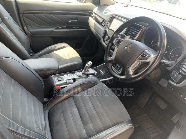 2017 Mitsubishi Outlander PHEV AWD Matt Black