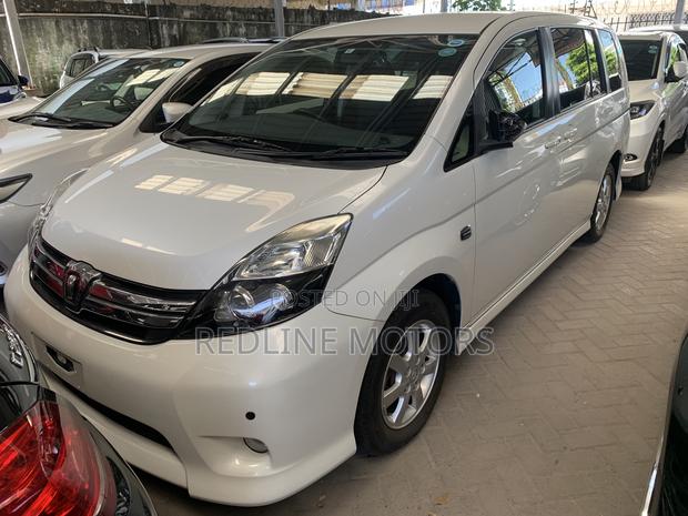 Toyota ISIS 1.8 Platana 4WD 2016 White - Used Car for Sale