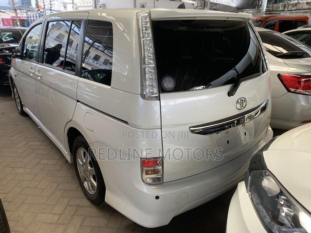 Toyota ISIS 1.8 Platana 4WD 2016 White - Used Car for Sale