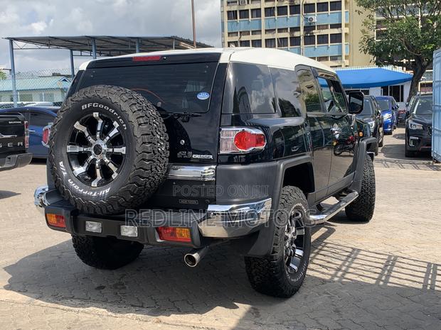 Black 2018 Toyota FJ Cruiser: Your Off-Road Companion