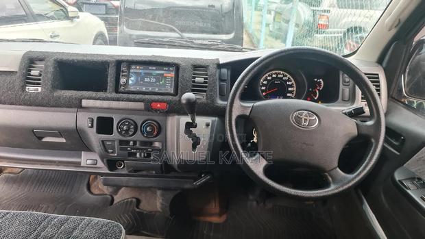 2015 Toyota HiAce: Green, A Perfect Blend of Comfort and Power
