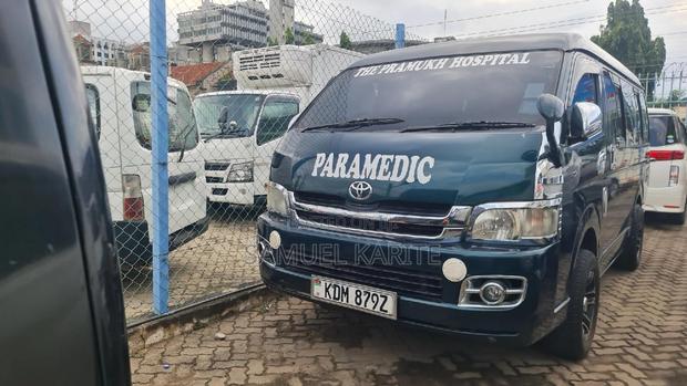 2015 Toyota HiAce: Green, A Perfect Blend of Comfort and Power