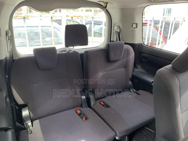 2016 Toyota Esquire 1.8 Hybrid 7-Seater - Impeccable Silver