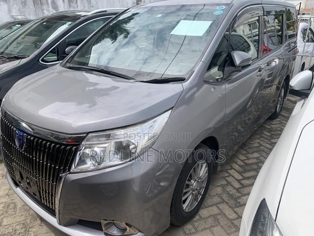 2016 Toyota Esquire 1.8 Hybrid 7-Seater - Impeccable Silver