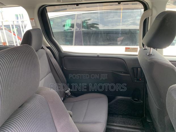 2016 Toyota Esquire 1.8 Hybrid 7-Seater - Impeccable Silver