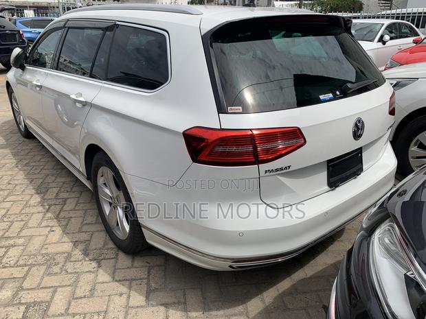 Volkswagen Passat 2016 - Luxurious White Sedan