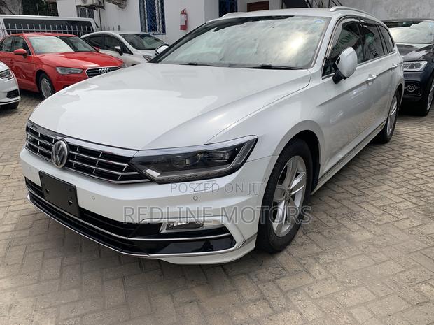 Volkswagen Passat 2016 - Luxurious White Sedan