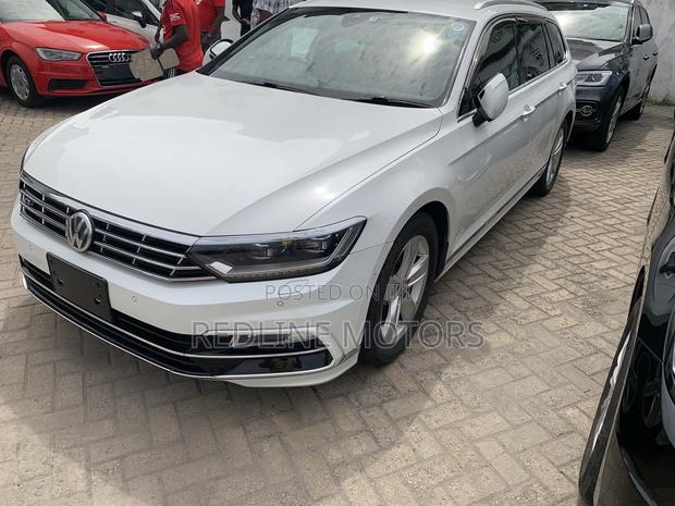 Volkswagen Passat 2016 - Luxurious White Sedan