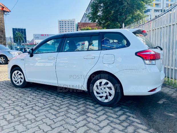 2018 Corolla Fielder in Pearl: Luxury Sedan at Your Doorstep!