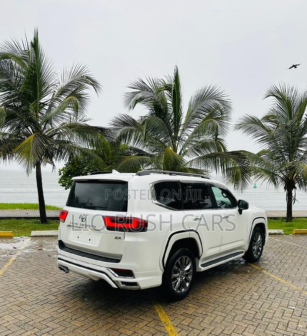 2024 Toyota Land Cruiser - White, Platinum Edition