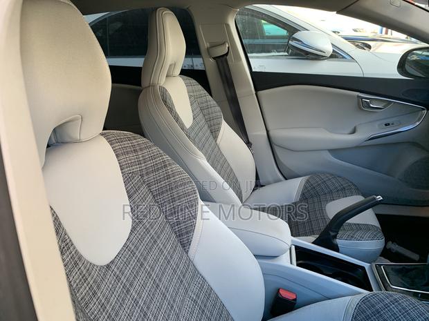 Volvo V40 2017 Blue: Perfect Compact Sedan for You