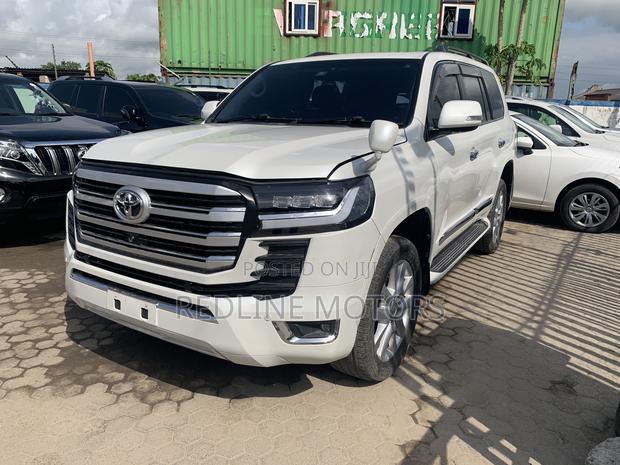 2014 4.6 V8 ZX Toyota Land Cruiser in White