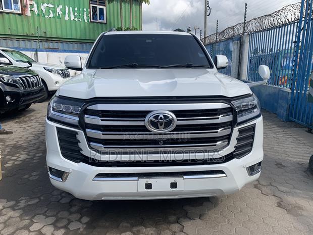 2014 4.6 V8 ZX Toyota Land Cruiser in White
