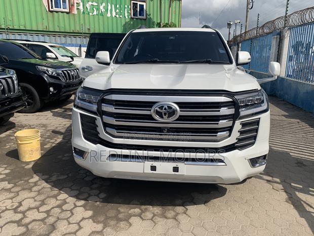 2014 4.6 V8 ZX Toyota Land Cruiser in White