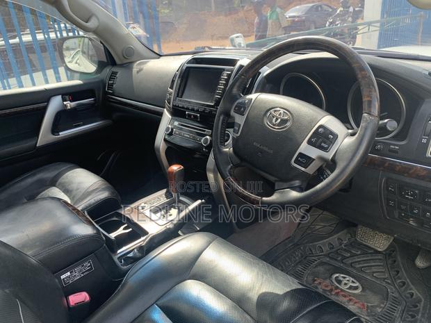 2014 4.6 V8 ZX Toyota Land Cruiser in White