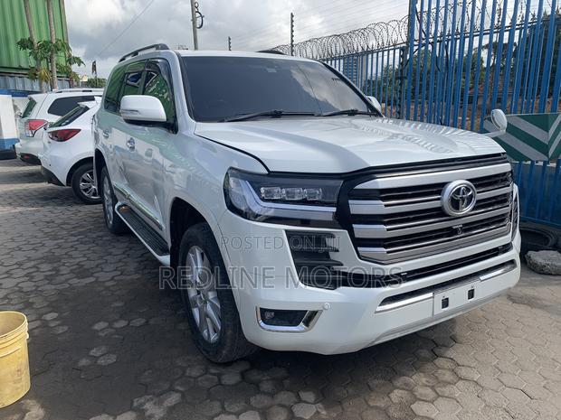 2014 4.6 V8 ZX Toyota Land Cruiser in White