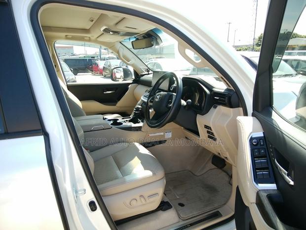 Toyota Land Cruiser 3.3 Diesel 4WD 2022 White