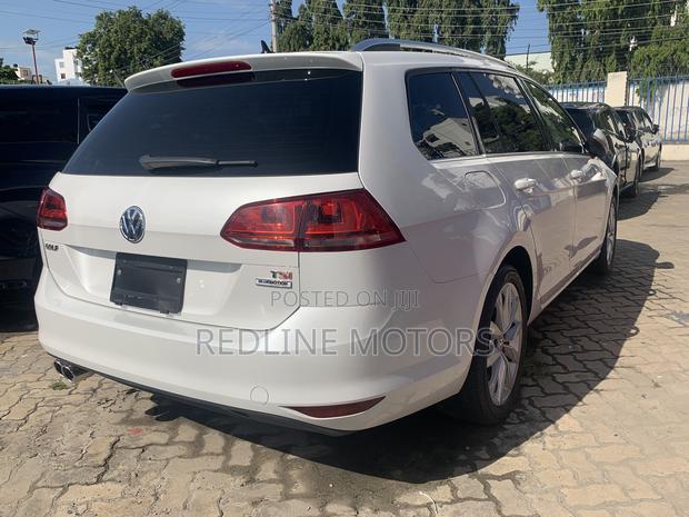 Volkswagen Golf Variant 2016: The Off-White Version