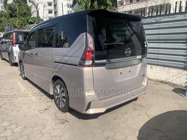 Quality Nissan Serena 2017 Gold - Reliable and Efficient Minivan