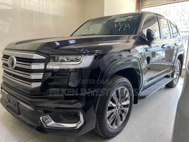 2023 Toyota Land Cruiser Black: Unmatched Off-road Performance