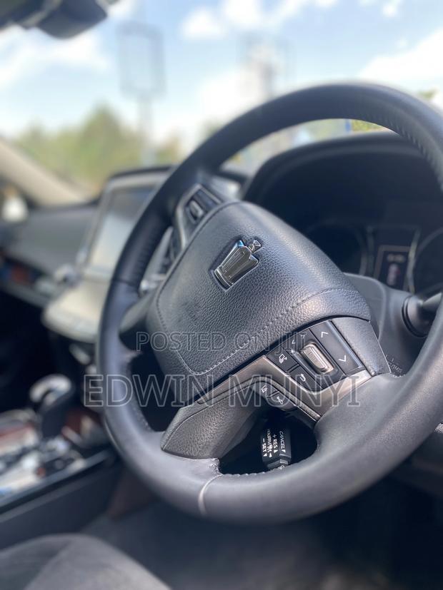 2018 Toyota Crown - Brown Sedan - Perfect for Your Needs
