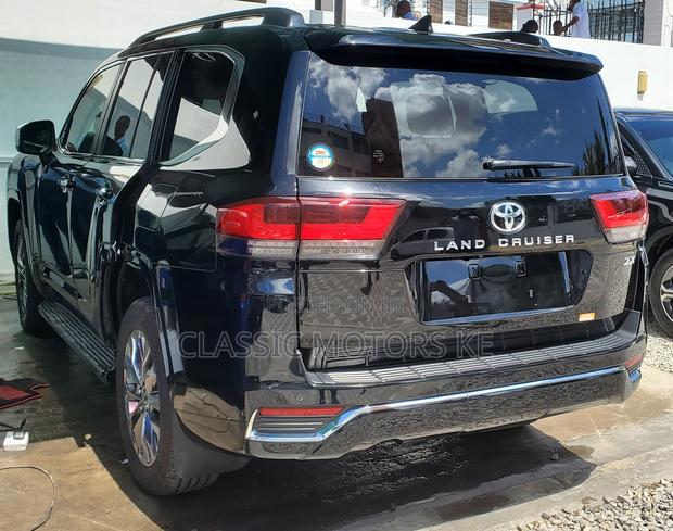 2022 Toyota Land Cruiser 3.3 Diesel 4WD - Black, Off-Road Package