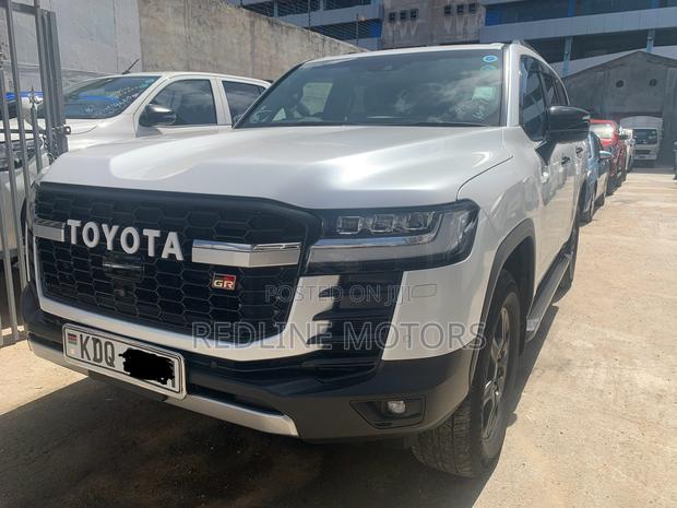 Off Road 2021 Toyota Land Cruiser 4.5 V8 GXR White