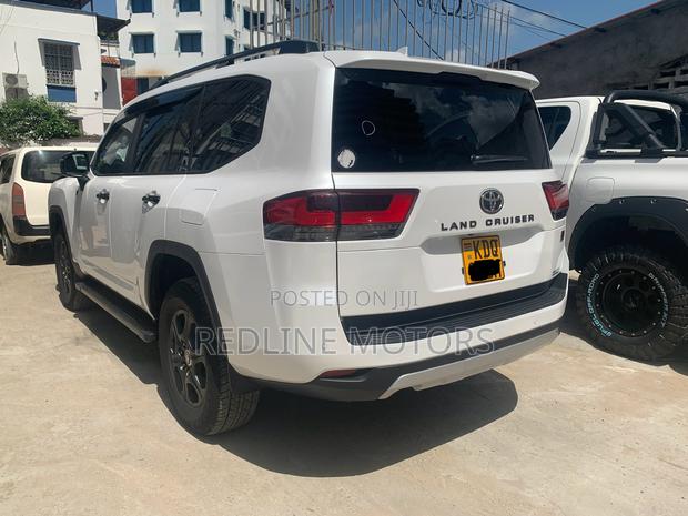Off Road 2021 Toyota Land Cruiser 4.5 V8 GXR White