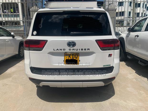 Off Road 2021 Toyota Land Cruiser 4.5 V8 GXR White