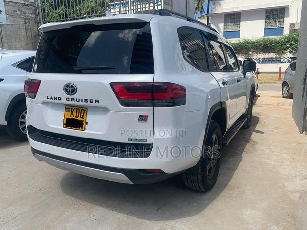 Off Road 2021 Toyota Land Cruiser 4.5 V8 GXR White