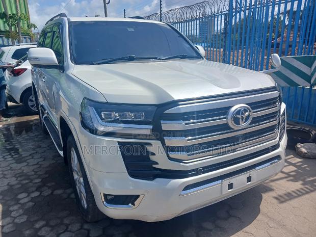 Pre-owned 2015 Toyota Land Cruiser 4.6 V8 ZX in White - Classic SUV available