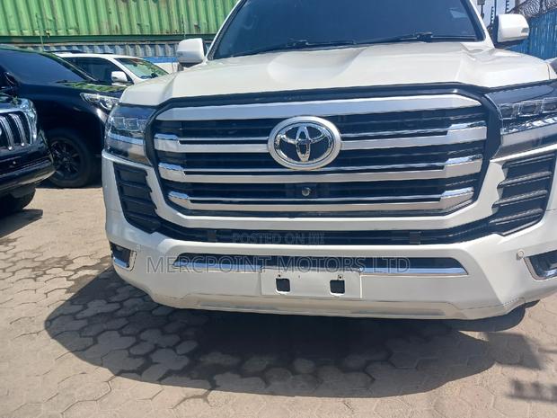Pre-owned 2015 Toyota Land Cruiser 4.6 V8 ZX in White - Classic SUV available