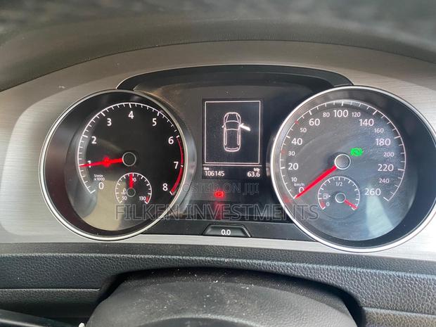 2014 Volkswagen Golf Silver: Reliable Compact Sedan