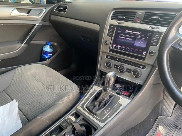 2014 Volkswagen Golf Silver: Reliable Compact Sedan