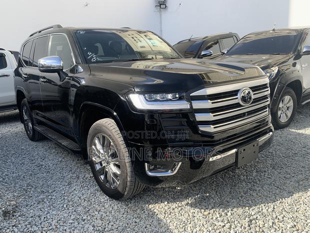 2022 Toyota Land Cruiser 3.3 Diesel 4WD Black: Luxury Meets Durability on the Open Road