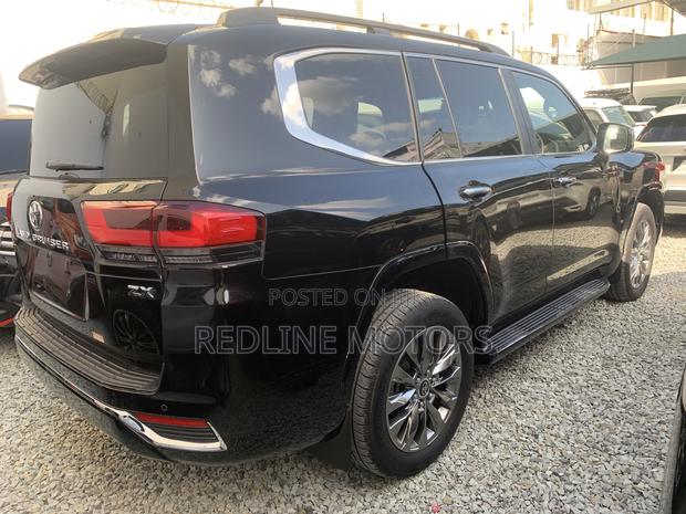 2022 Toyota Land Cruiser 3.3 Diesel 4WD Black: Luxury Meets Durability on the Open Road
