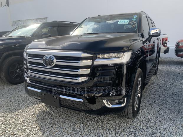2022 Toyota Land Cruiser 3.3 Diesel 4WD Black: Luxury Meets Durability on the Open Road