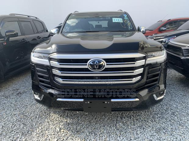 2022 Toyota Land Cruiser 3.3 Diesel 4WD Black: Luxury Meets Durability on the Open Road
