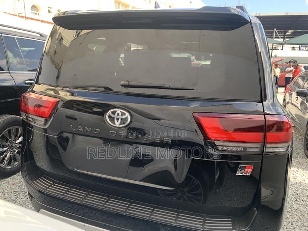 Black 2021 Toyota Land Cruiser 3.3 Diesel 4WD - Versatile SUV for All Terrain Conditions