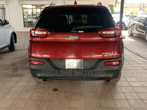 Front Wheel Drive 2017 Jeep Cherokee Limited - Red