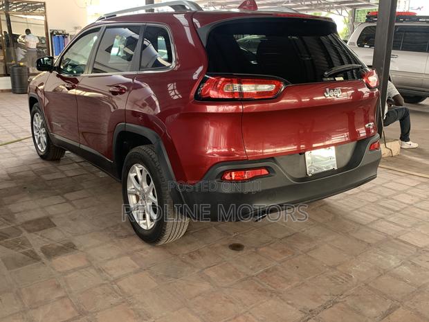 Front Wheel Drive 2017 Jeep Cherokee Limited - Red