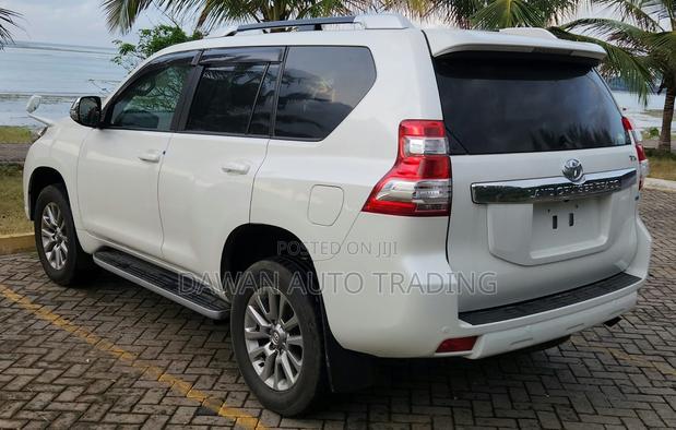 Toyota Land Cruiser Prado 2017 White