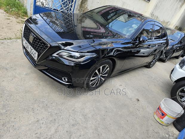 2018 Toyota Crown Black Edition: Stylish Sedan Available