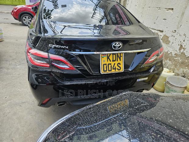 2018 Toyota Crown Black Edition: Stylish Sedan Available