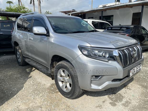 2014 Toyota Land Cruiser Prado 2.7 VVT-i - Luxury SUV for Outdoor Enthusiasts
