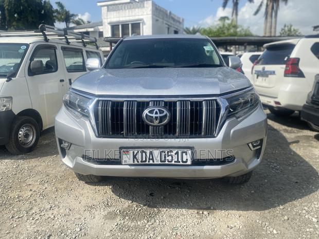 2014 Toyota Land Cruiser Prado 2.7 VVT-i - Luxury SUV for Outdoor Enthusiasts