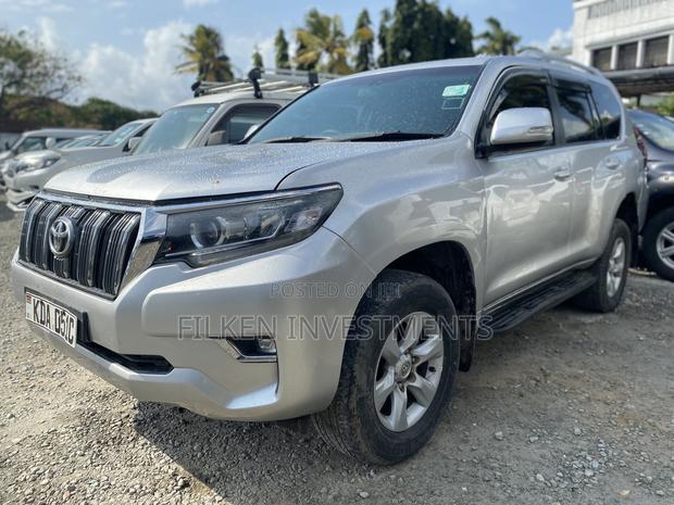 2014 Toyota Land Cruiser Prado 2.7 VVT-i - Luxury SUV for Outdoor Enthusiasts