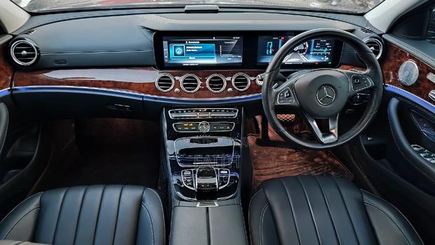 Luxury 2017 Mercedes-Benz E400 in Black - Premium Performance