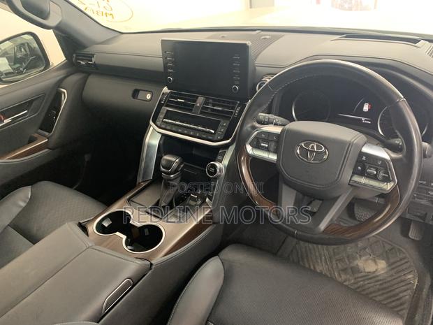 Land Cruiser 2021 3.5L Petrol 4WD - Pristine White